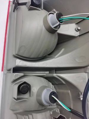 টয়োটা টুন্ড্রা 07-09 81560-0C070 2006- ভোল্টেজ 12V বছরের জন্য 12 ভোল্টের পিছনের আলো 2006- 12V